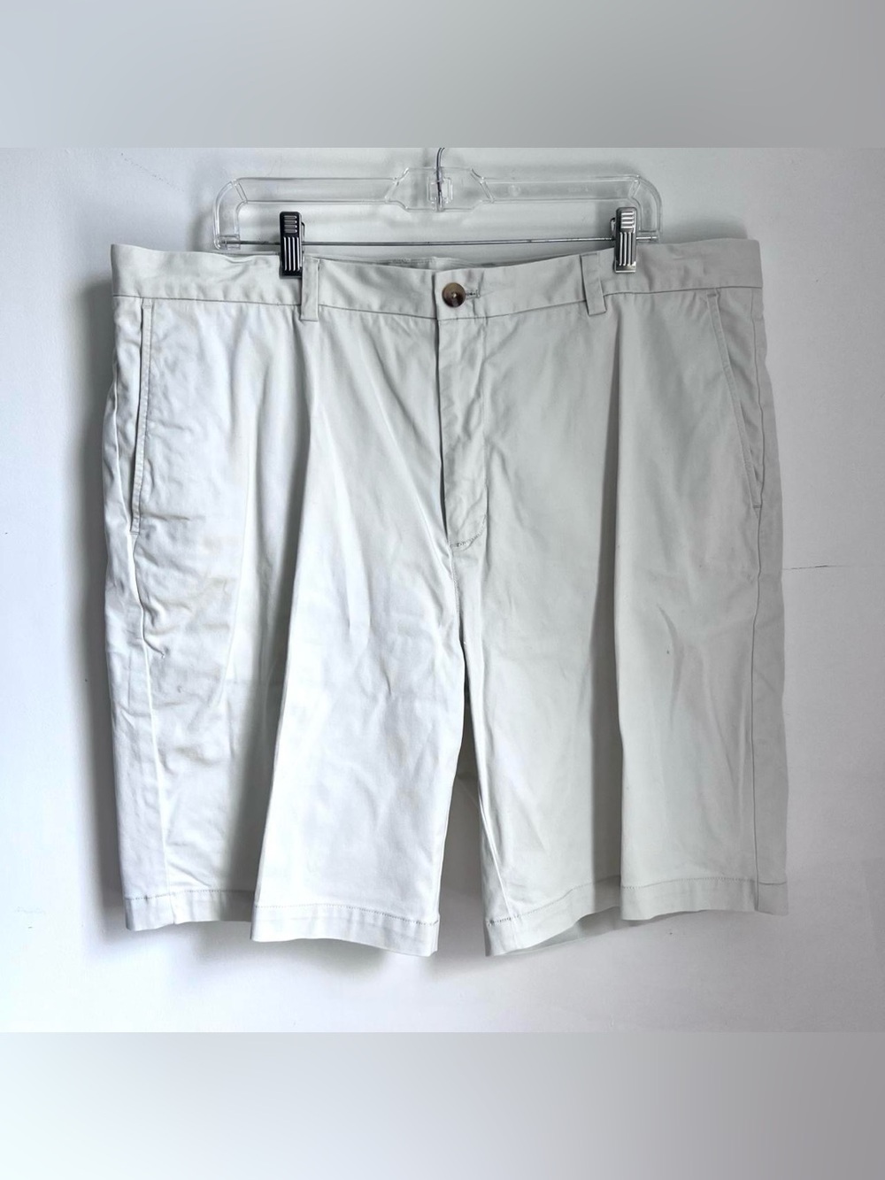 Vineyard Vines White Flat Front Men’s Shorts